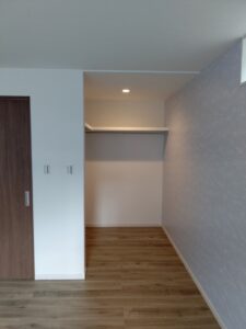 【茨木市】E様/クロス貼替・扉外しイメージ