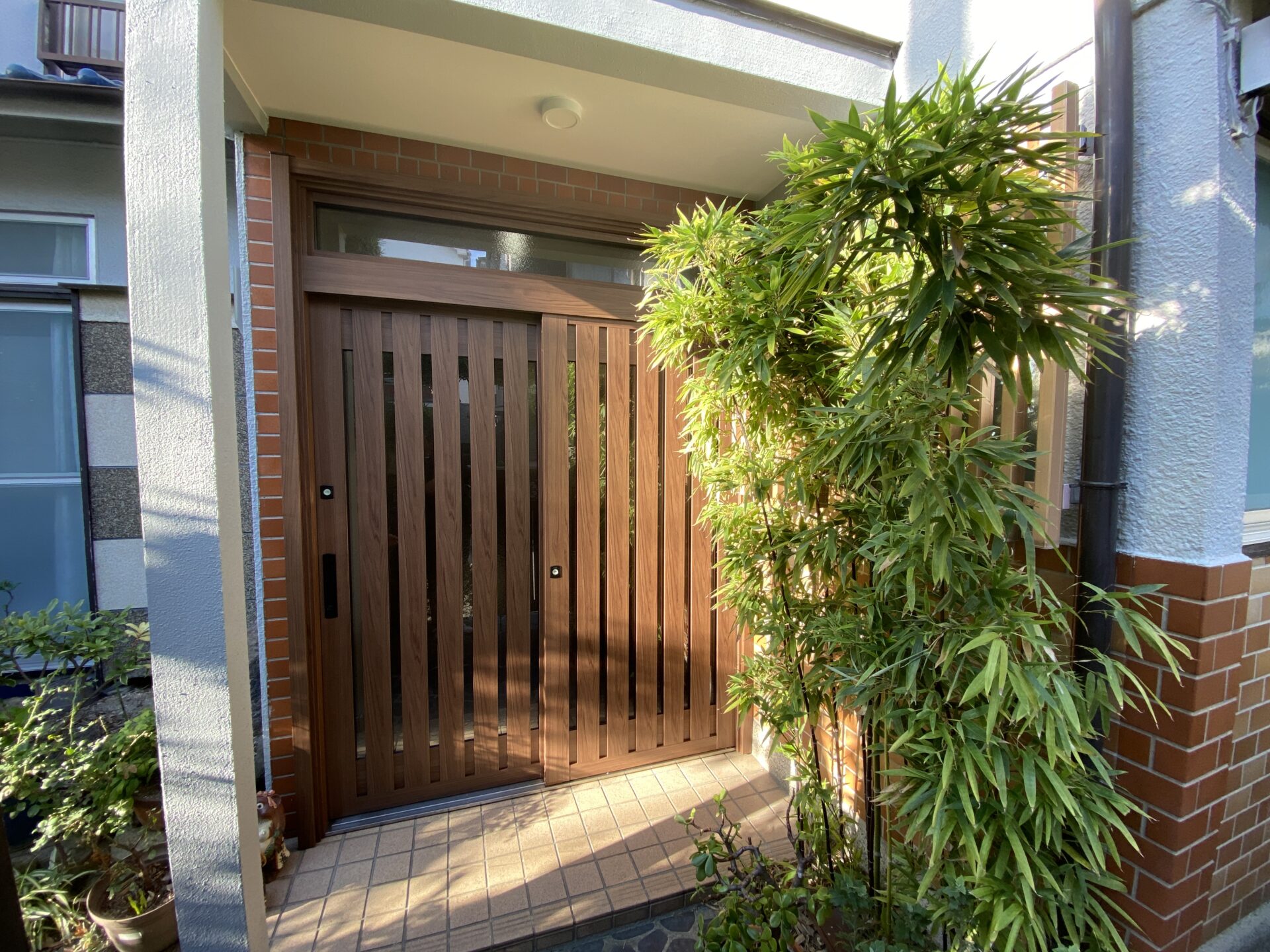 【高槻市】K様/玄関扉・勝手口交換イメージ